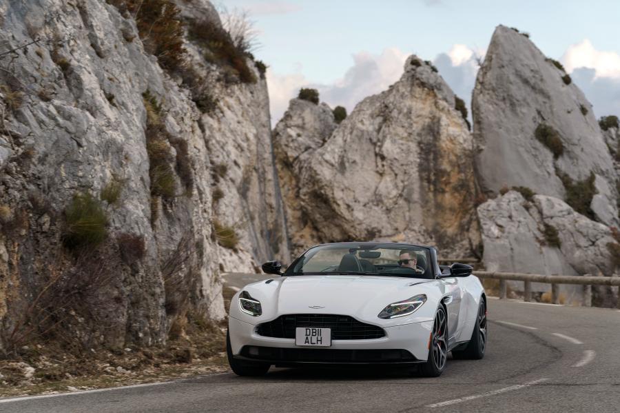  Aston Martin DB11 V8 Volante 2018 года  (NA) (фото 8 из 40)